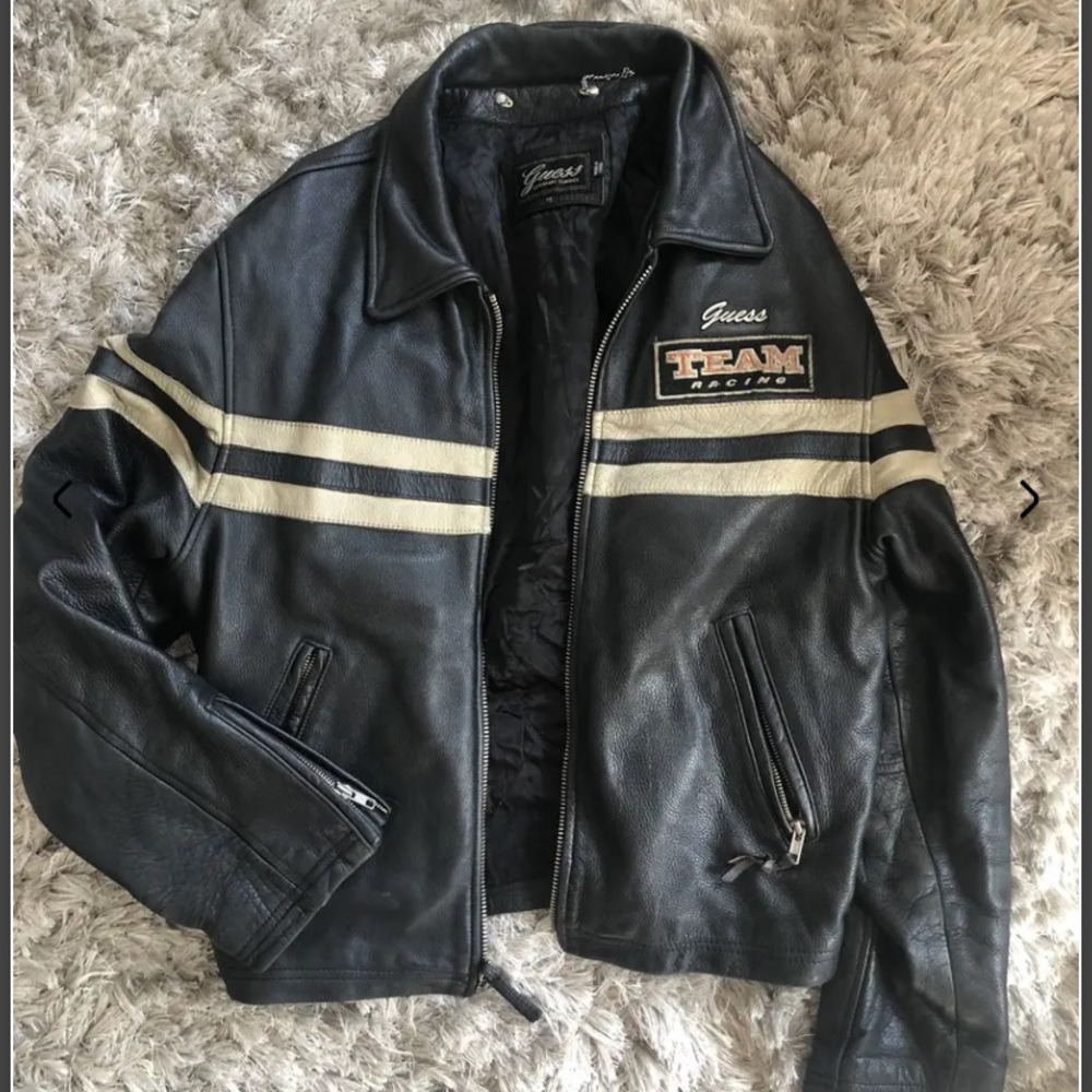 DO NOT BUY) INTEREST CHECK Guess Black Jacket with Cream Accents